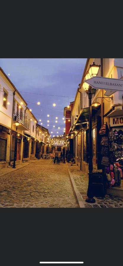 Tradicional Bazaar Home Korce Extérieur photo