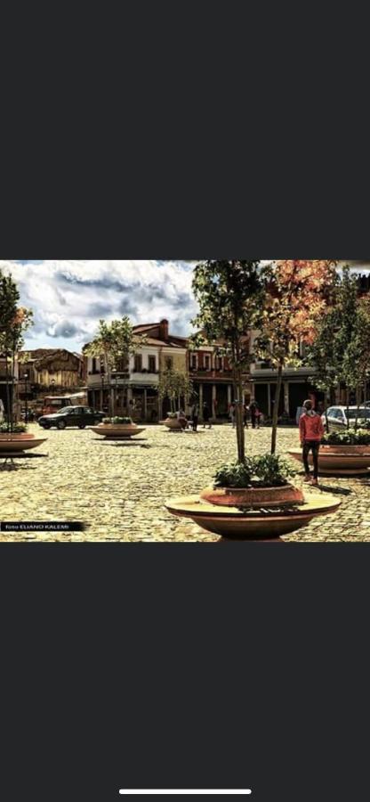 Tradicional Bazaar Home Korce Extérieur photo